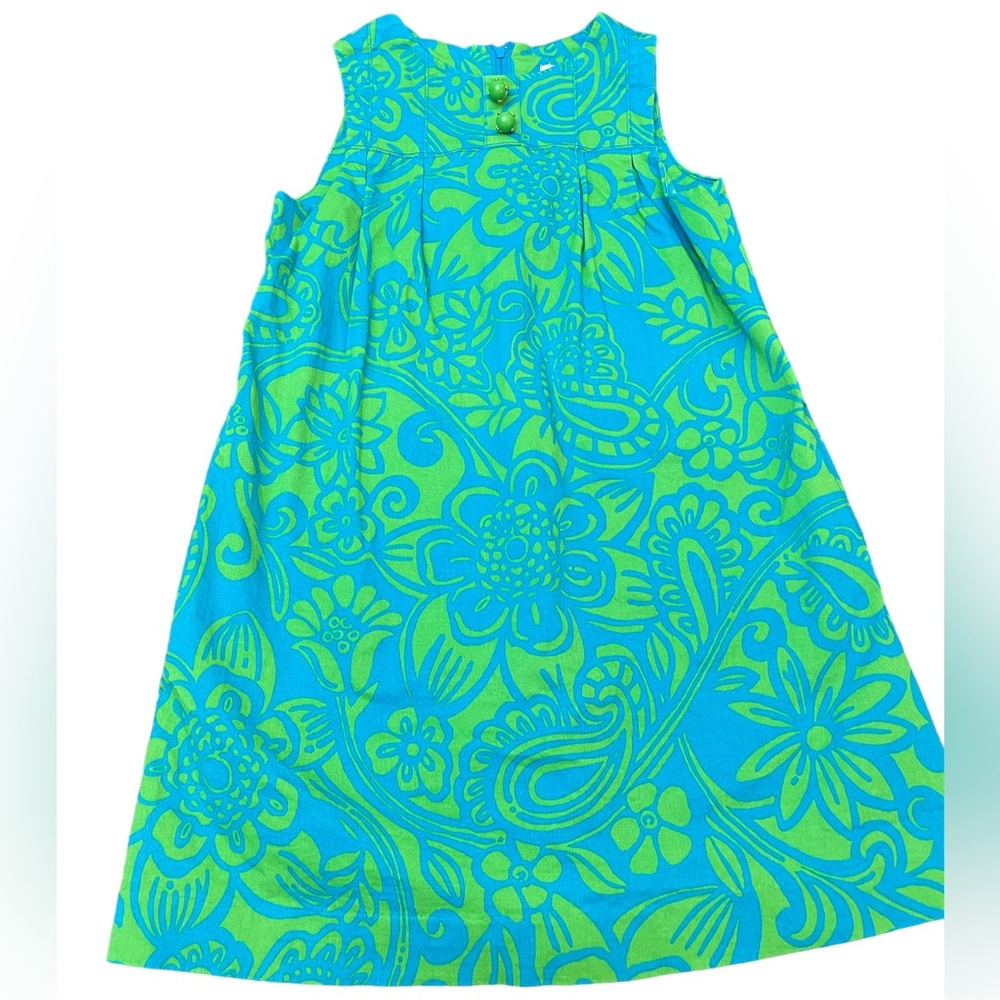 This is an adorable Lilly Pulitzer Shift Dress fully lined.